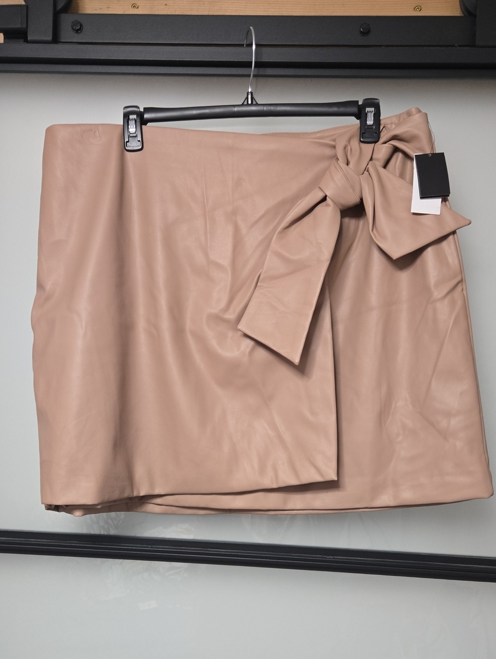 AND NOW THIS FAUX LEATHER, LINED WRAP SKIRT. SZ 3X NWT